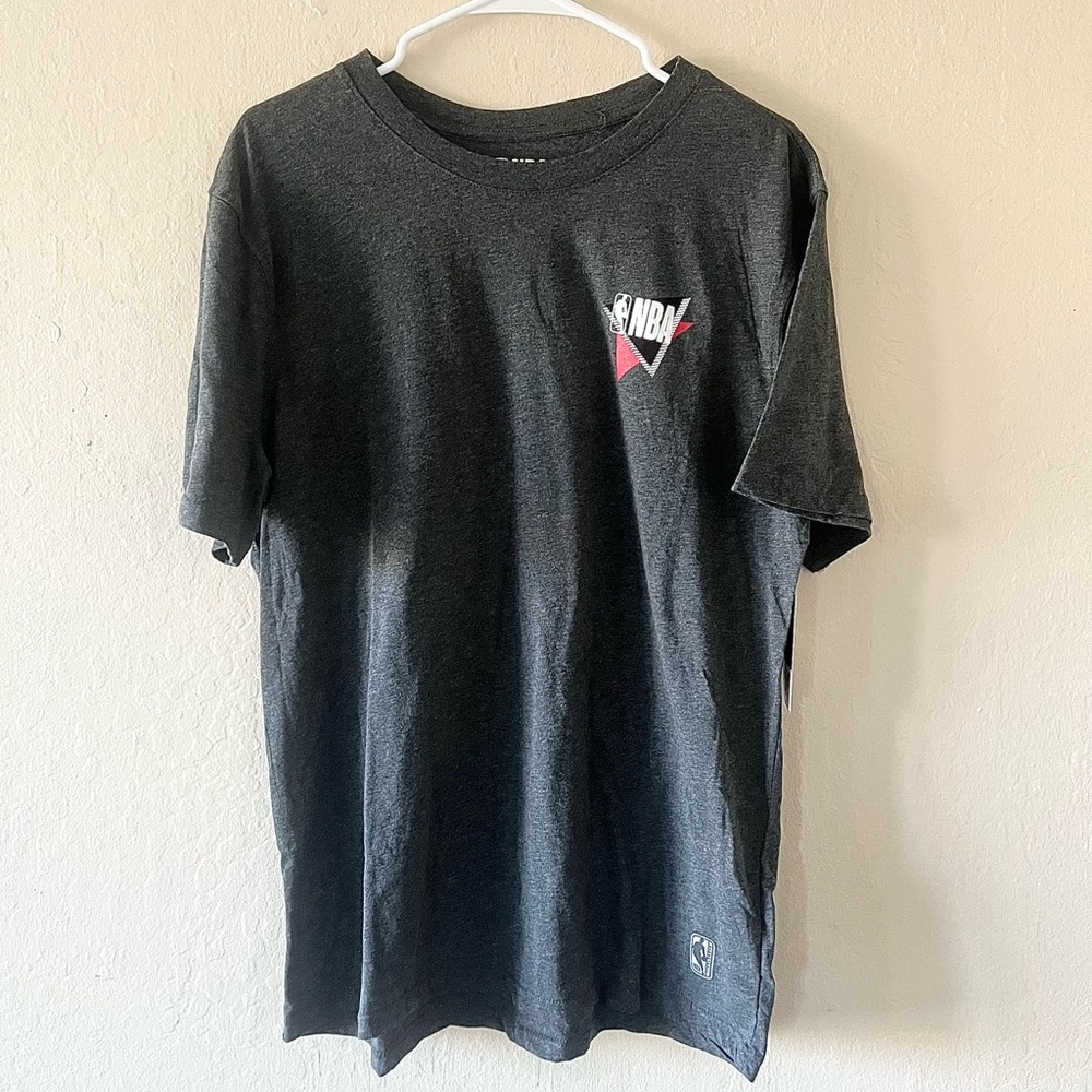 NBA Association 46' Graphic Shirt Short Sleeve Mens Size Large Gray
